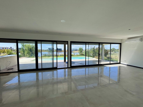 Venta Casa San Sebastián Área 7 - 6 Ambientes A La Laguna