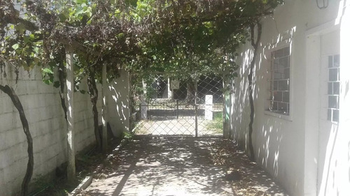 Casa De 3 Dormitorios A Nuevo Con Fondo Amplio Y Cochera