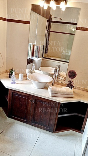 Penthouse En Edificio 2 Plantas, Vista Mar, Terrazas 65 M, 1 Suite, 1 Con Gran Baño, Lavarropa, Cocina Integrada, Supervistas Rambla Veleros - Ref: 245