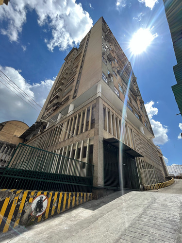 Mariperez, Av. Andrés Bello, Almacén A Doble Altura
