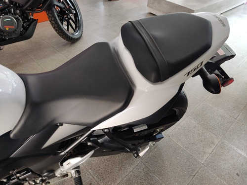 Imagen 11 de 15 de Suzuki Gsr 750 Sólo 400 Km!