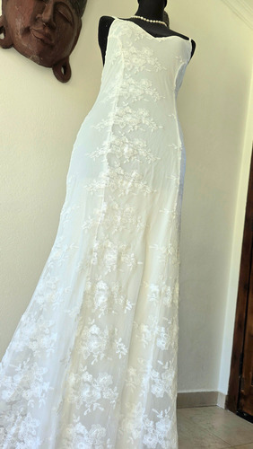 Vestido De Novia En Encaje. Elastizado. Talle M. Con Cola