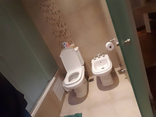 Nuevo Valor!!! Unico Chalet En Dos Plantas Hermoso Con Amplio Parque Quincho Piscina!! Tomo Menor Valor En Parte De Pago F: 7445