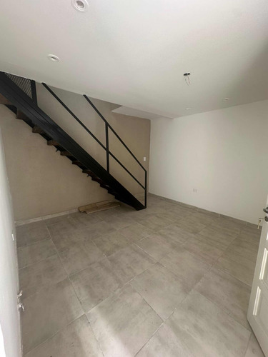 4 Ambientes Tipo Casa Sin Expensas, Refaccionado A Nuevo!!