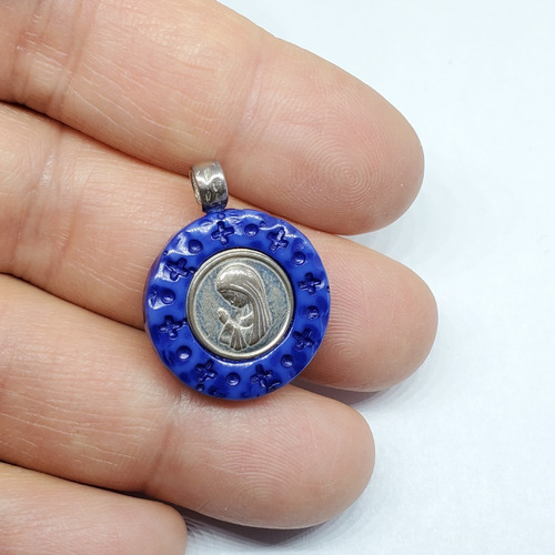 Imagen 3 de 5 de Dije Plata Resina Virgen Niña Azul