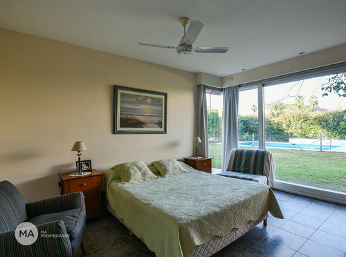 Casa 5 Ambientes-av. Fuerza Aérea 3000-funes Hills-alquiler
