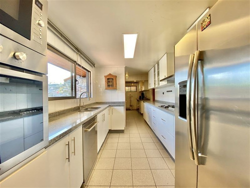Casa En Arriendo De 5 Dorm. En Vitacura
