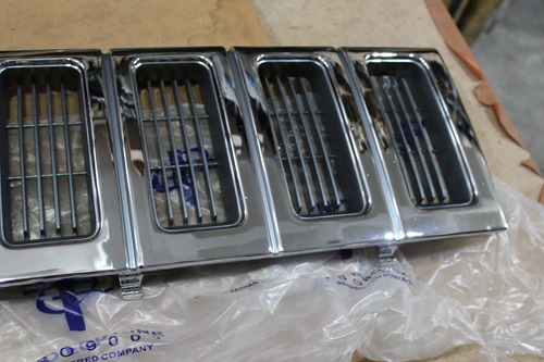 Parrilla Delantera Cromada Jeep Grand Cherokee -1993-96