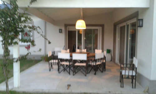 Espectacular Propiedad En Barrio Privado En Alquiler