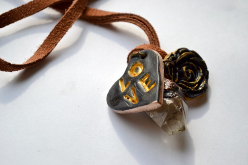 Imagen 3 de 6 de Collar Love, Con Corazon, Piedra Cuarzo Y Flor, Cod1