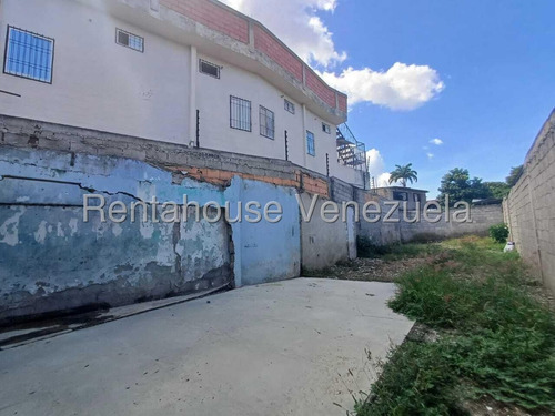 % Raiza Suarez Vende Amplio Terreno Comercial En Zona Oeste De Barquisimeto 2 5 8 5 6 1 Con Perimetro Cerco Electrico Area De Deposito Oficina Baño Con Todos Los Servicios Basicos Operativos