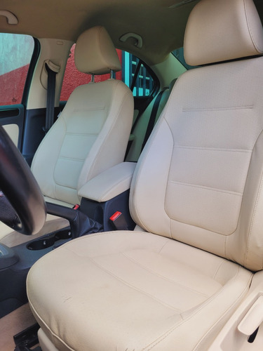 Volkswagen Jetta 2.0 COMFORTLINE FLEX 4P TIPTRONIC