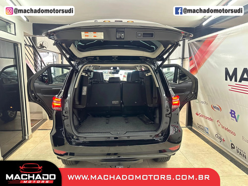 Toyota Hilux SW4 2.8 D-4D TURBO DIESEL SRX 7L 4X4 AUTOMÁTICO