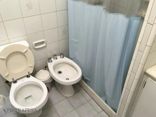 Casa En Venta Con Renta 4 Dormitorios 2 Baños Con Garaje Y Patio- Av. San Martín - Cerrito