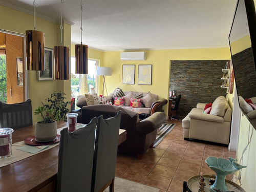 Casa En Venta De 6 Dorm. En La Florida