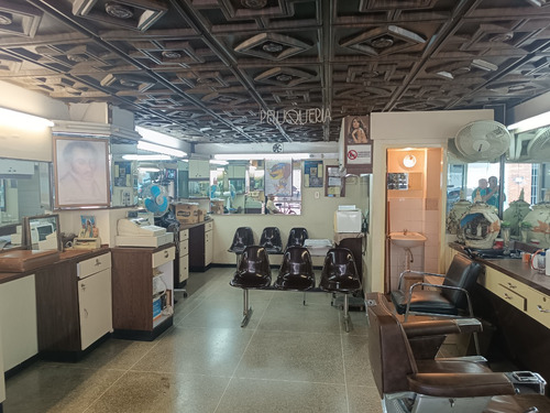 Vendo Local Y Fondo De Comercio Peluquería Y Barbería 44m2, 58 Años Hecho El Punto Comercial, Ubicado En San José De Cotiza