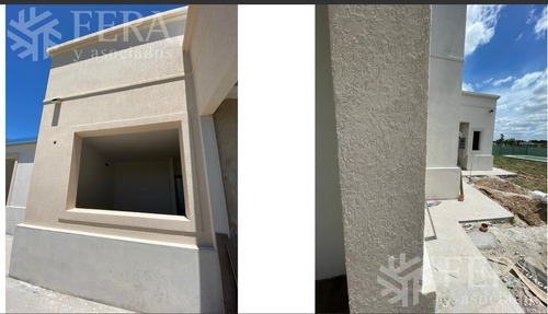 Imagen 4 de 13 de Venta De Casa 4 Ambientes Con Cochera Y Piscina En Campos De Roca 2 (28801)