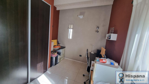 Hermosa Casa En Venta, Ubicada En El Barrio Montecarlo. Inmejorable Ubicación!!