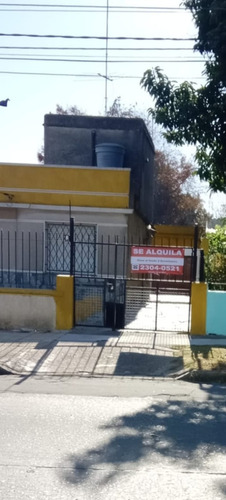 Alquiler Casa Al Fondo Totalmente Independiente 3 Dormitorios, Parrillero, 2 Patios Y Cochera.contacto De Lunes A Viernes De 10 A 18 Horas