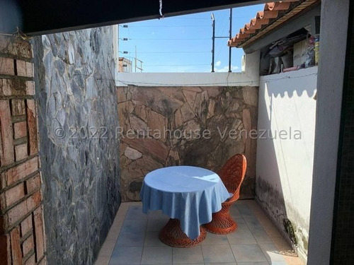Imagen 14 de 30 de Casas En Venta En Villa Roca Cod # 23-9822 Negociable! Información Comunícate 412-1498654 Katty Vasquez. Mejor Precio, Oportunidad, Inversión, Moderna, Remodelada, Amplia, Espaciosa,hermosa!!!!!!!!!