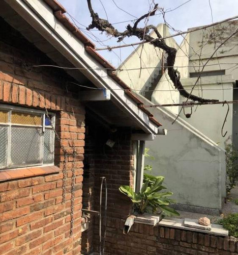 Casa Con Galpon Y Cochera ,excelente Zona !!!