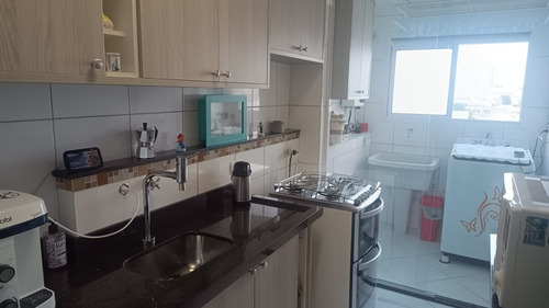 Apartamento De Dois Dormitórios Com Móveis Planejados.