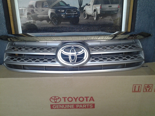 Parrilla Fortuner 2009 2010 2011 Emblema Y Clips De Sujecion