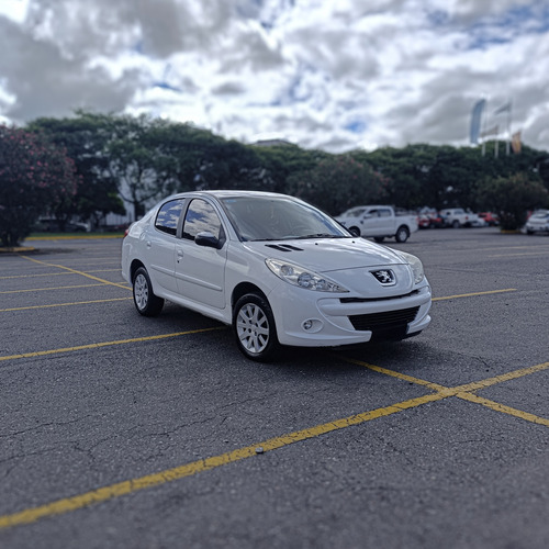 Peugeot 207 1.4 Sedan Allure 75cv