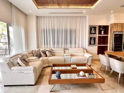 Venta De Hermoso Apartamento Con Vista A La Marina De Cap Cana, Punta Cana
