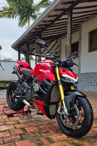 Ducati Streetfighter V4s