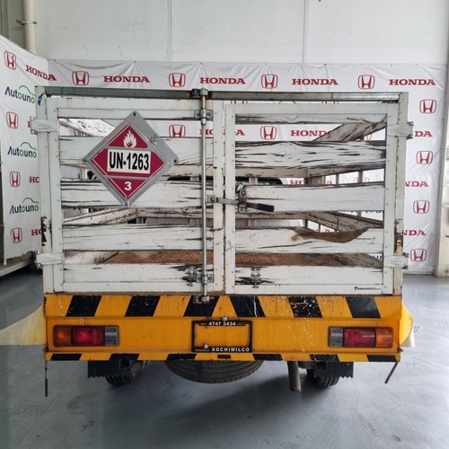 Imagen 5 de 14 de Nissan Np300 2.5 Estacas Dh Aa Mt 2016