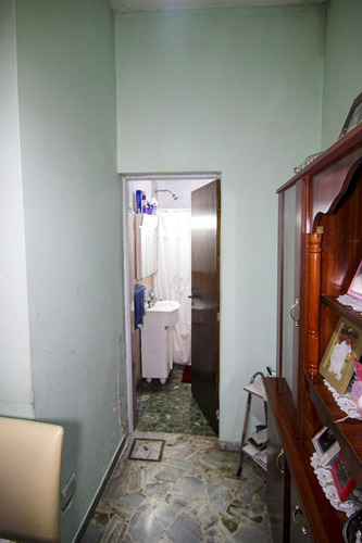Casa De 4 Ambientes Con Hermoso Parque En Hurlingham