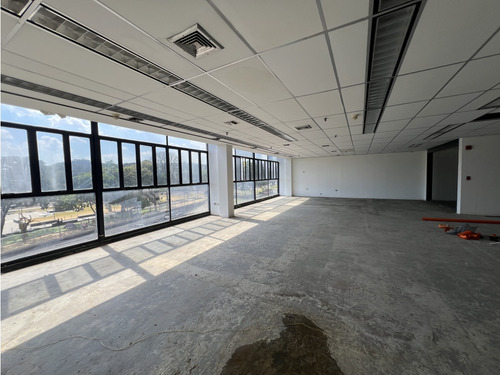 Se Alquilan Oficinas De 335 Mts En La Torre Polar De Plaza Venezuela