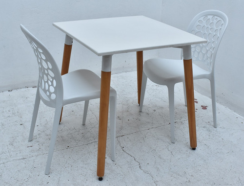 Combo Mesa Bar Eames 70 + 2 Sillas Capri - Muebles Castelar Blanco Liso