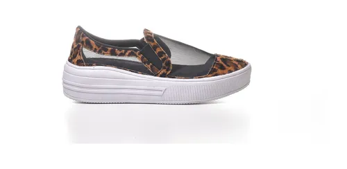 Tenis com sale lateral transparente