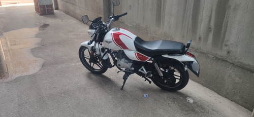 Bajaj V15