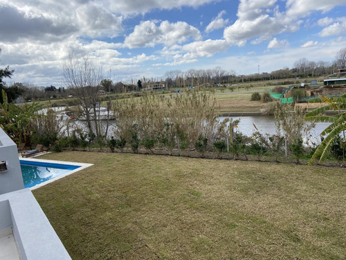 Imagen 21 de 27 de Venta De Casa Con Salida Al Rio En Albanueva