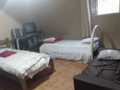 Imagem 2 de 5 de 2 Comodos E 1 Banheiro