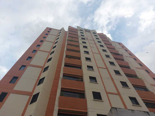 Apartamento De 90m2 En Urbanización Los Caobos En Maracay
