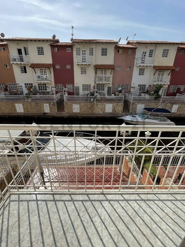 Townhouse En Alquiler En Lechería. C.r Villas Martinique