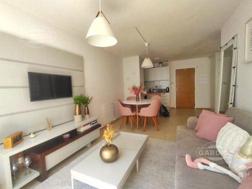 Imagen 1 de 20 de Alquiler Apartamento 2 Dormitorios Con Garaje Posibilidad Mobiliario- Tres Cruces