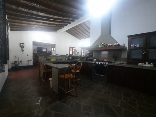 Yannet Inmuebles Vende Bella Casa Estilo Colonial En El Rincon Mañongo Cojunto Cerrado