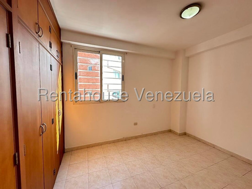 #*25-10446 Comodo Apartamento En La Zona Este De Barquisimeto, Lara. Adelaida Armeya