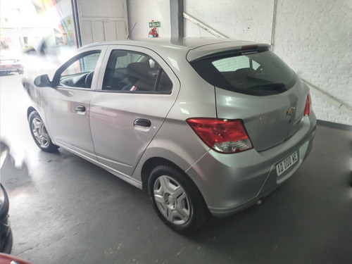Imagen 2 de 15 de Chevrolet Onix 2018 1.4 Joy Ls + 98cv