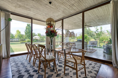 Casa Moderna , Excelente Estado Y Ubicación En Pi...