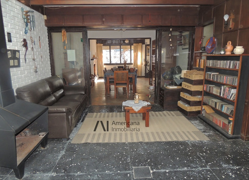 Imagen 5 de 14 de Venta Casa En Pocitos. Fondo Con Parrillero Garage, Terraza Al Frente.