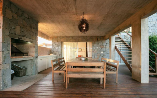 Casa En Venta De 4 Dormitorios En Village Del Faro, José Ignacio