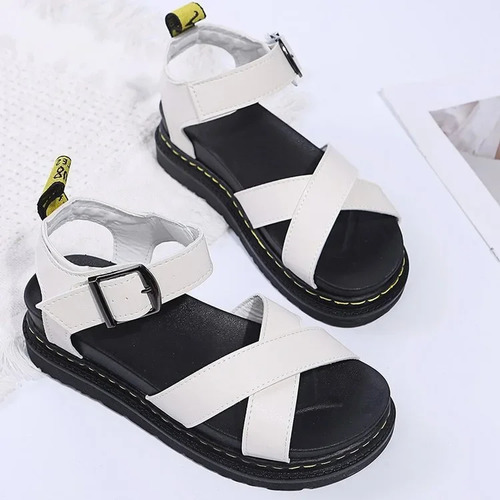 Sandalias Romanas Con Hebilla Y Plataforma De Fondo Grueso P