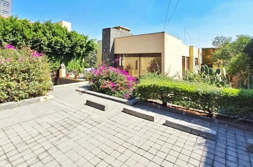 Venta De Terreno Con Construcción En Privada En Las Lomas