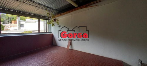 En Un Punto Privilegiado Del Prado, Hnos. Ruiz Y Berro, Se Desarrolla Esta Preciosa Casa En Dos Plantas.